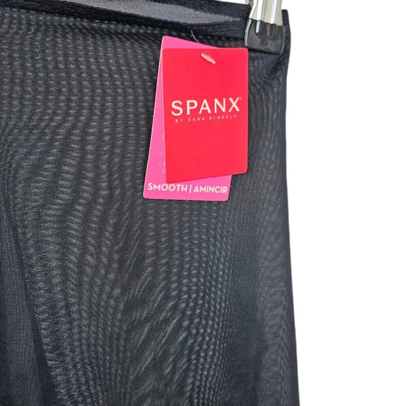 SPANX Shape Invisible Girl Short Black Size Small NWT Lightweight Sheer Smooth - Picture 4 of 8